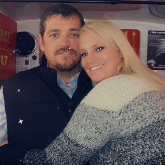 Meet your Posher, Jennifer - Picture 1 of 1